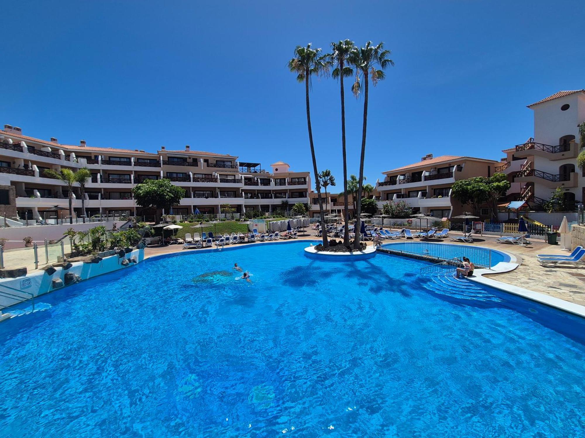 Spacious Apartment With Private Garden In Tenerife South Сан Мигель Экстерьер фото